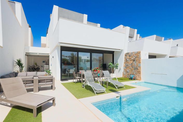 Image No.1-3 Bed Villa for sale