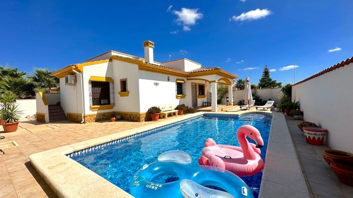 Image No.1-3 Bed Villa for sale