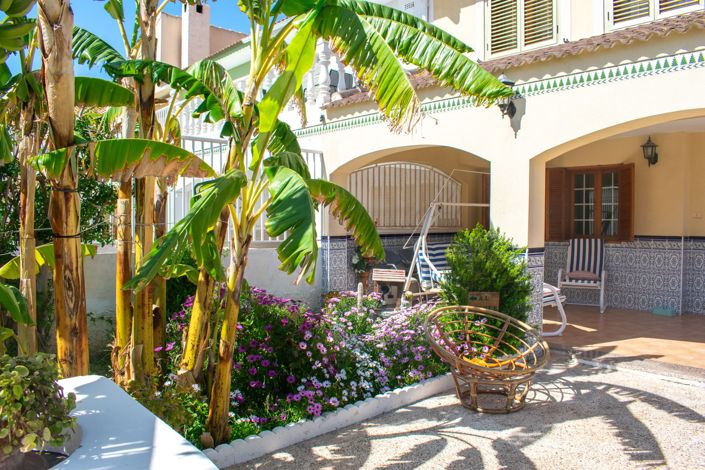 Image No.1-4 Bed Townhouse for sale