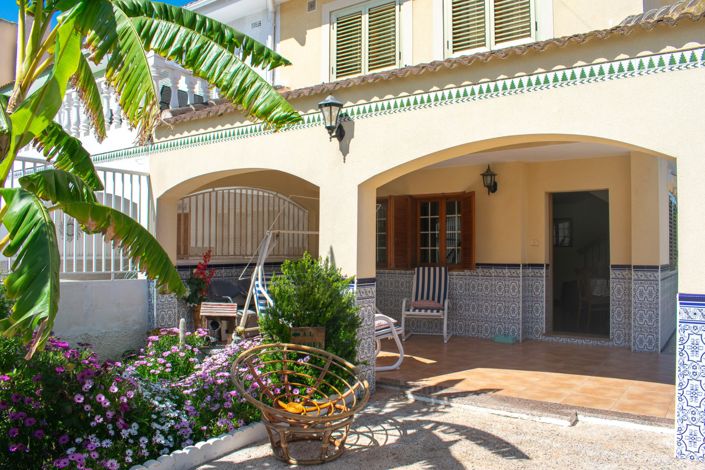 Image No.1-4 Bed Townhouse for sale