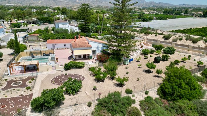Image No.1-4 Bed Villa for sale