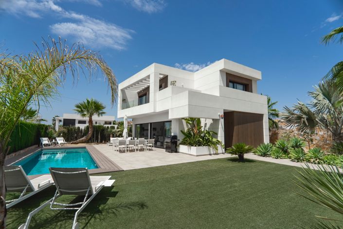 Image No.1-3 Bed Villa for sale