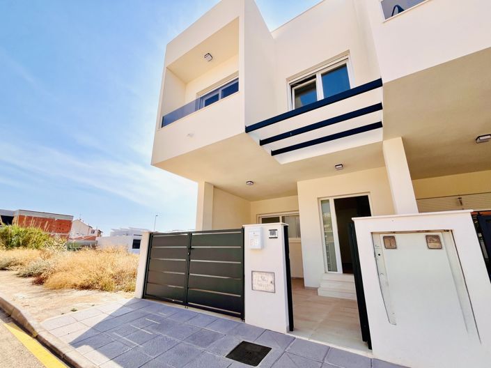 Image No.1-3 Bed Townhouse for sale