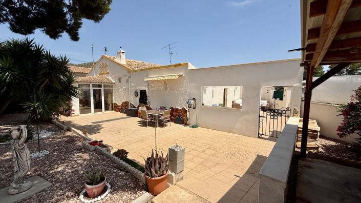 Image No.1-4 Bed Townhouse for sale