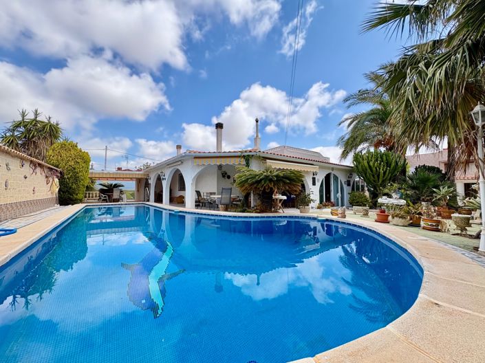 Image No.1-3 Bed Property for sale
