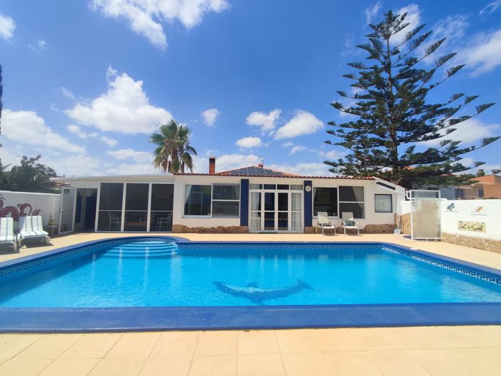 Image No.1-5 Bed Villa for sale