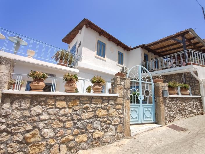 Image No.1-2 Bed House for sale