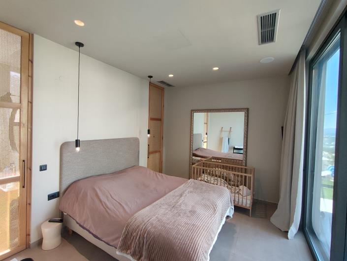 Image No.12-5 Bed Maisonette for sale