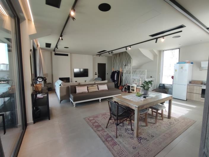 Image No.17-5 Bed Maisonette for sale