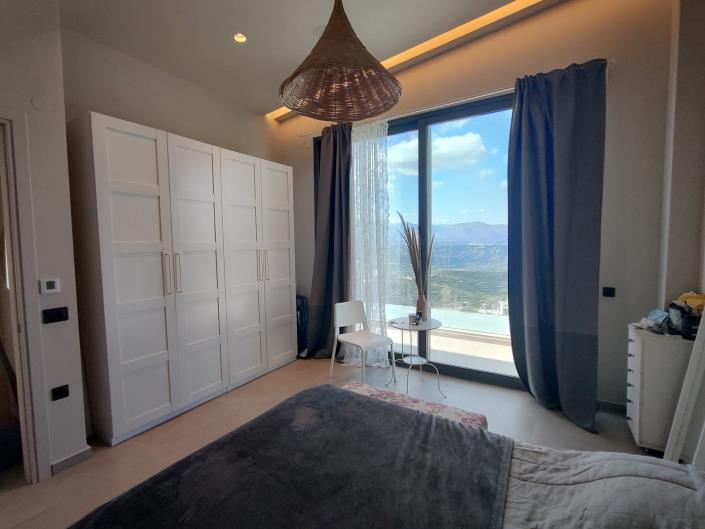 Image No.20-5 Bed Maisonette for sale