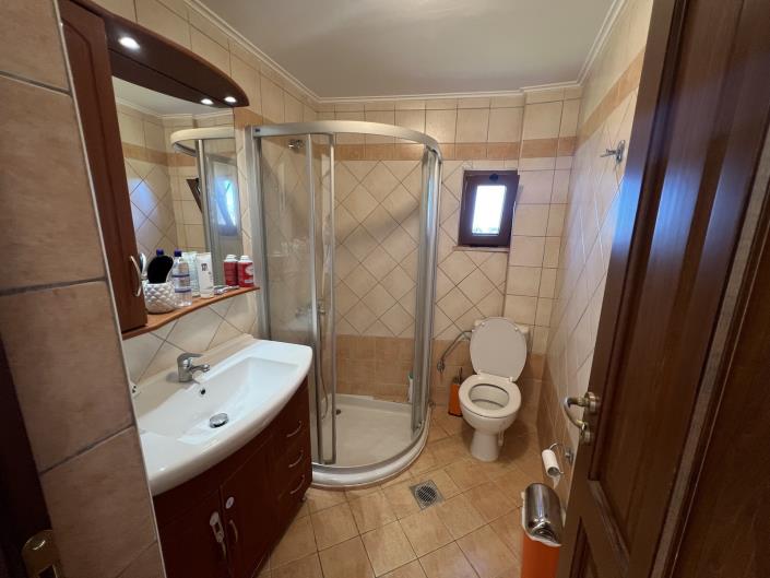 Image No.17-4 Bed House for sale