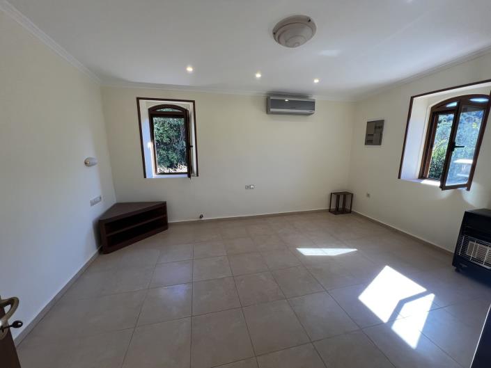 Image No.18-4 Bed House for sale