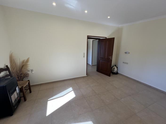 Image No.19-4 Bed House for sale