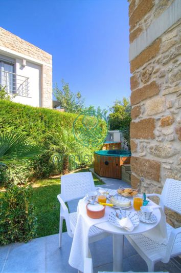 Image No.16-5 Bed House for sale