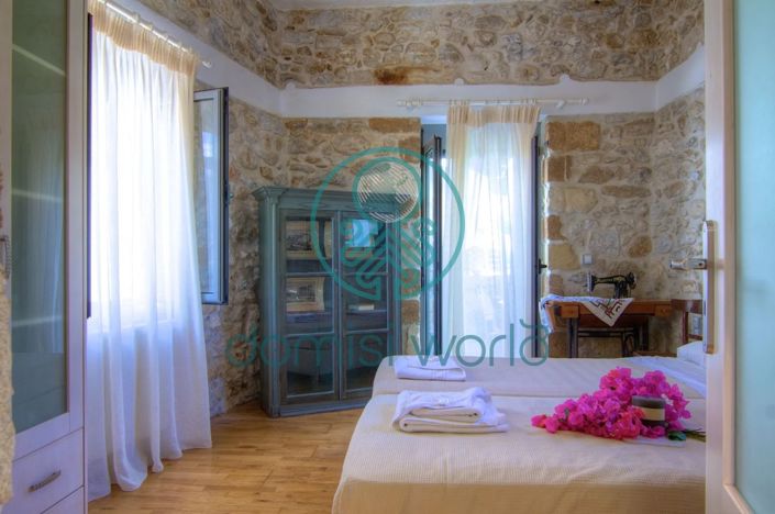 Image No.6-5 Bed House for sale