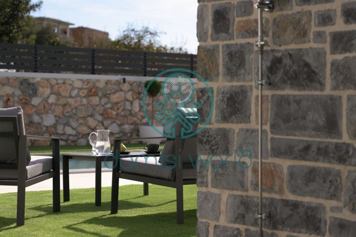 Image No.12-6 Bed Property for sale