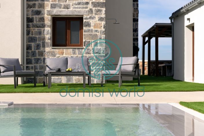 Image No.15-6 Bed Property for sale