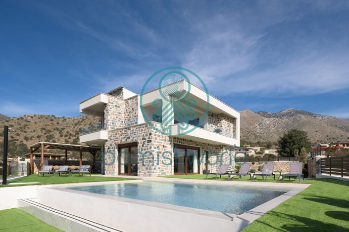 Image No.16-6 Bed Property for sale