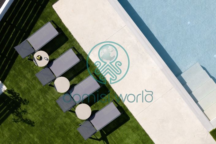 Image No.20-6 Bed Property for sale