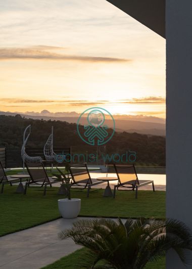 Image No.38-6 Bed Property for sale