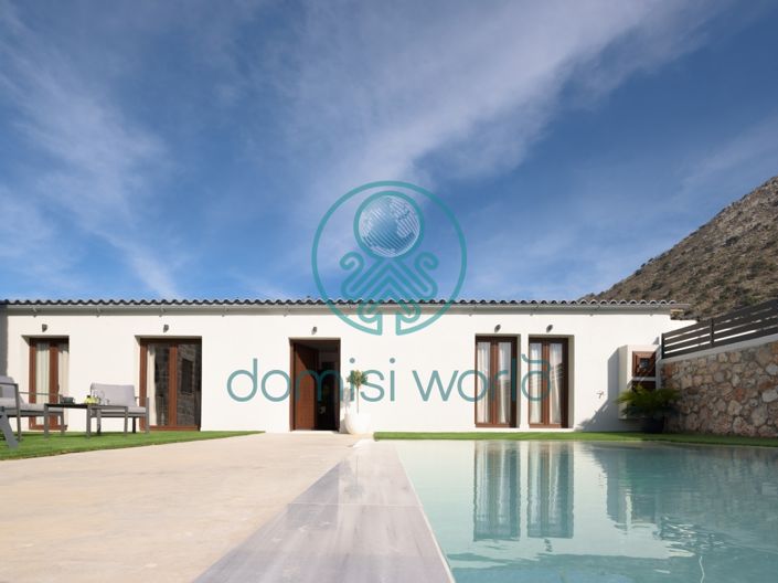 Image No.4-6 Bed Property for sale