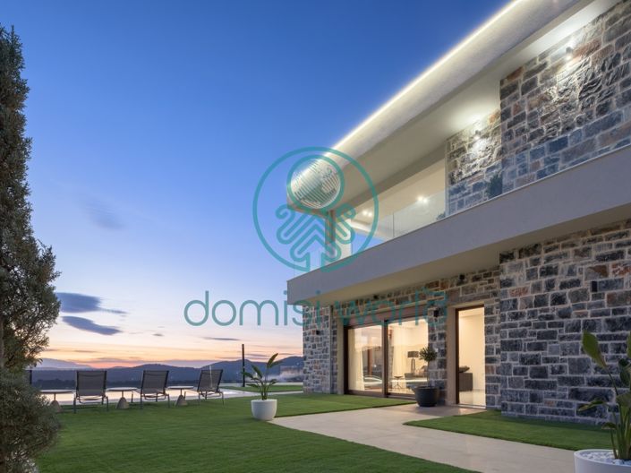 Image No.42-6 Bed Property for sale