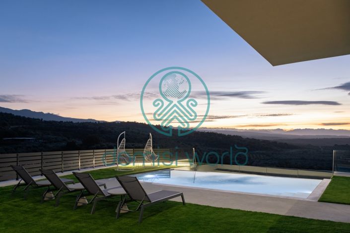 Image No.44-6 Bed Property for sale