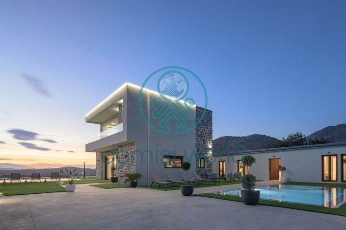 Image No.45-6 Bed Property for sale