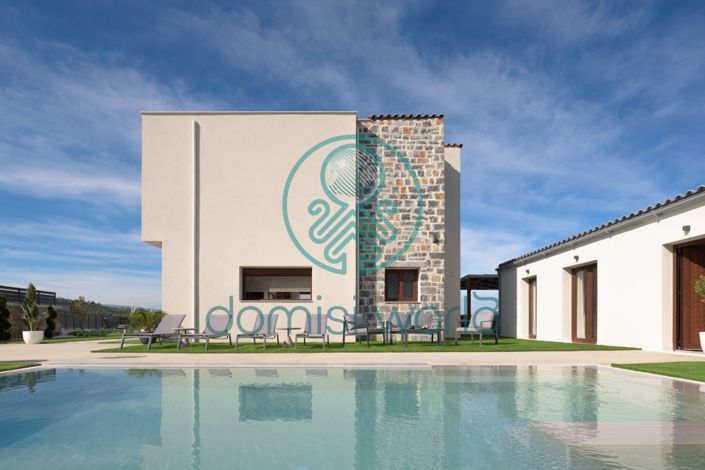 Image No.6-6 Bed Property for sale