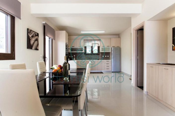 Image No.12-8 Bed Property for sale