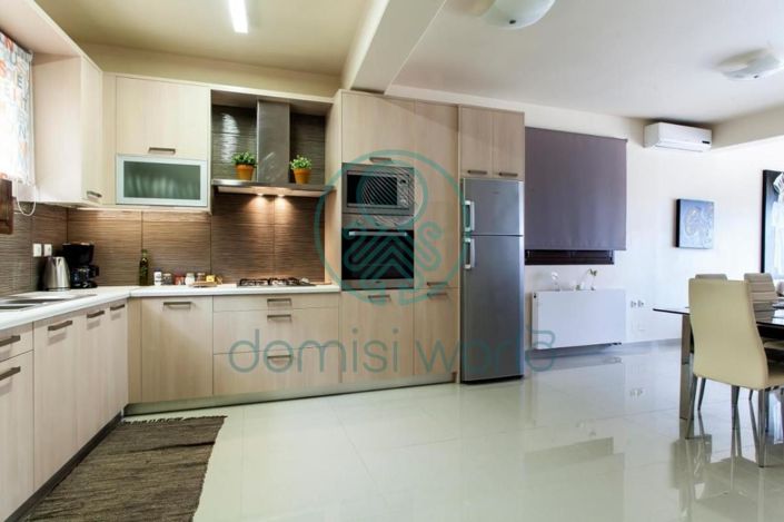 Image No.13-8 Bed Property for sale