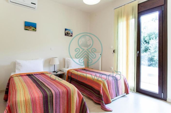 Image No.16-8 Bed Property for sale