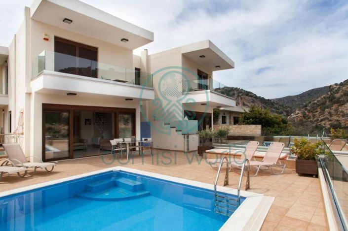 Image No.17-8 Bed Property for sale