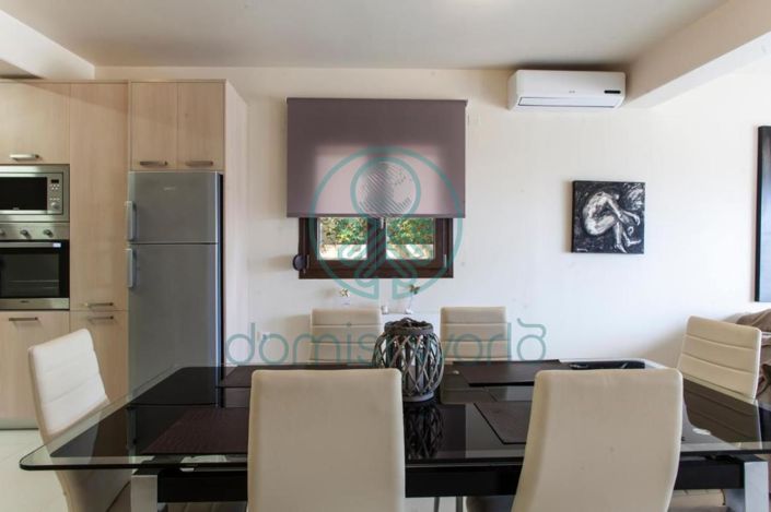 Image No.19-8 Bed Property for sale