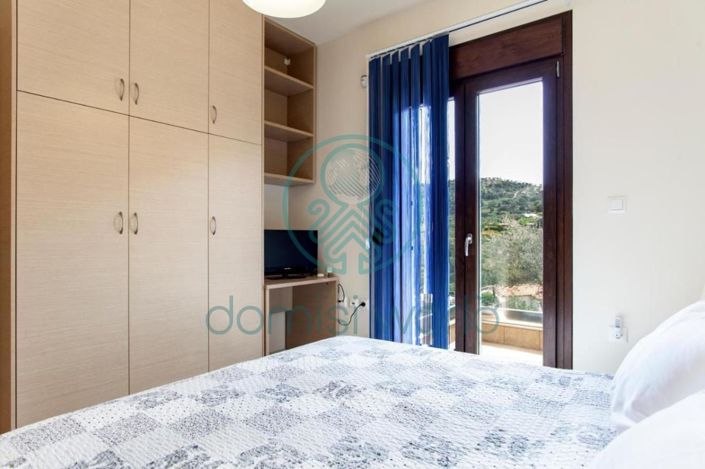 Image No.21-8 Bed Property for sale