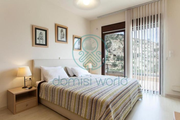 Image No.22-8 Bed Property for sale