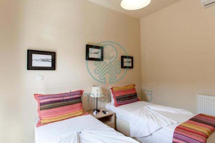 Image No.24-8 Bed Property for sale