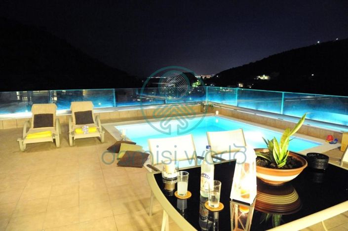 Image No.4-8 Bed Property for sale