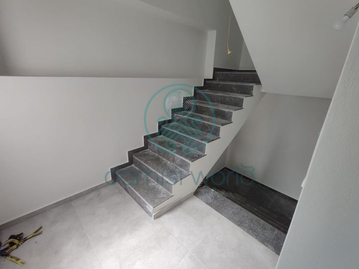 Image No.5-5 Bed House for sale