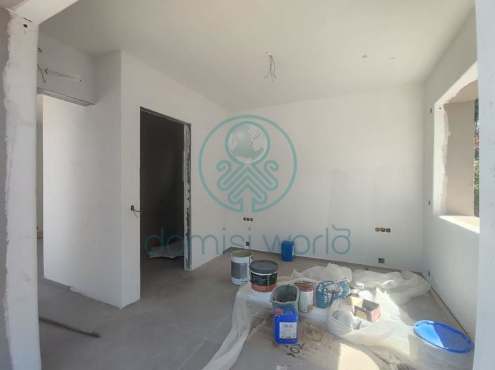 Image No.18-3 Bed House for sale