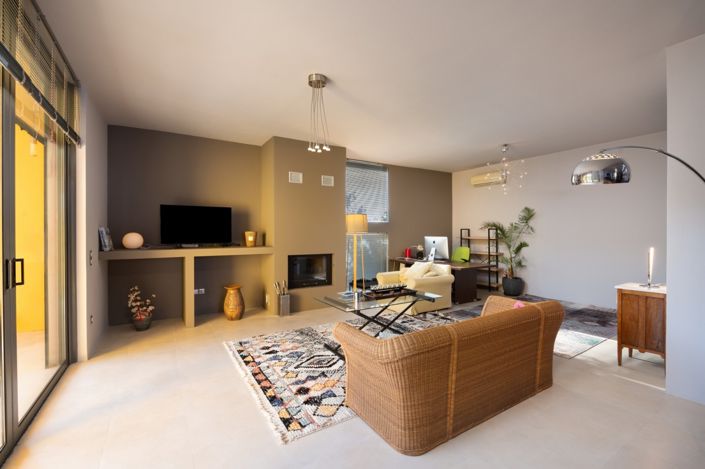 Image No.10-2 Bed Property for sale