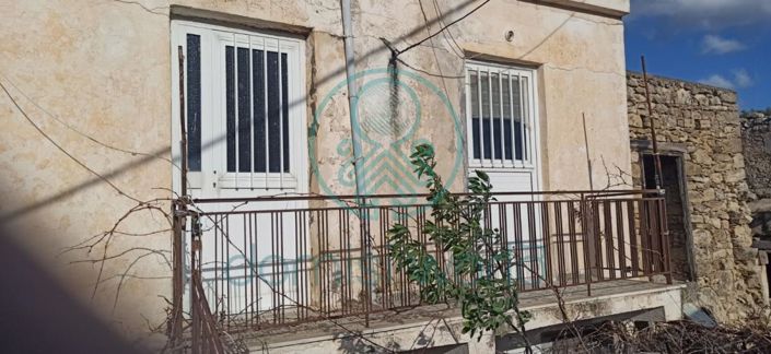 Image No.10-3 Bed House for sale