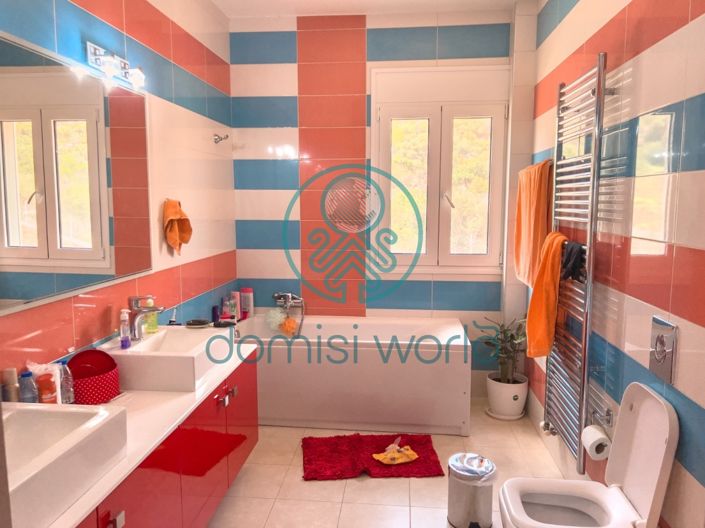 Image No.40-4 Bed Villa / Detached for sale