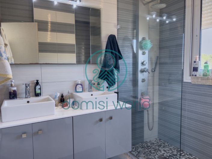 Image No.43-4 Bed Villa / Detached for sale