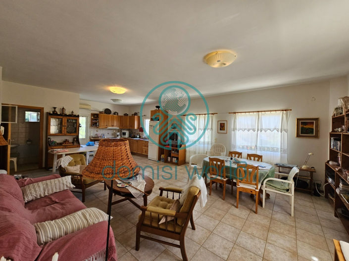 Image No.18-6 Bed Property for sale