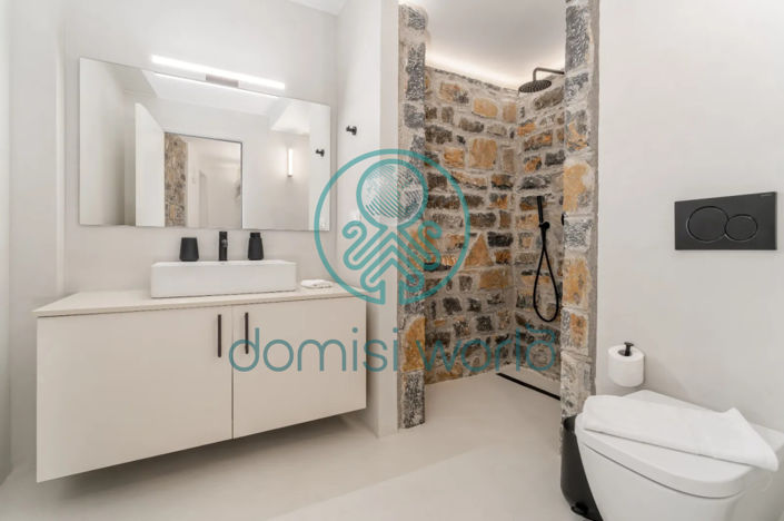 Image No.20-4 Bed Property for sale