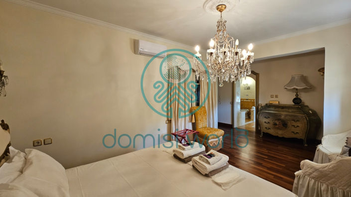 Image No.9-7 Bed Villa / Detached for sale