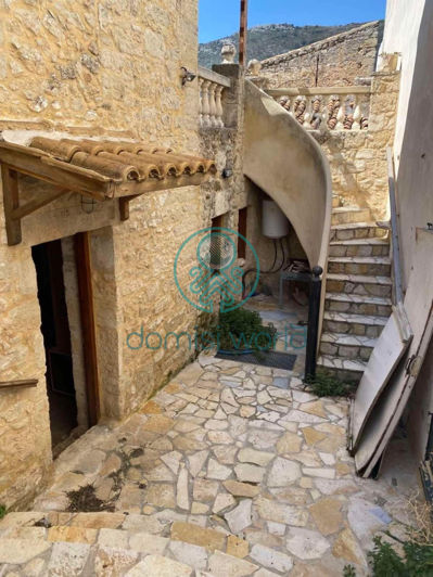 Image No.10-3 Bed House for sale