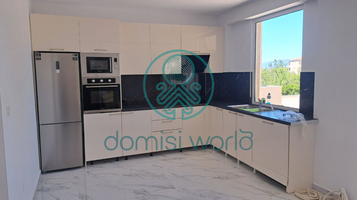 Image No.5-10 Bed Maisonette for sale