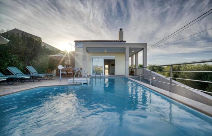 Image No.1-3 Bed Villa / Detached for sale